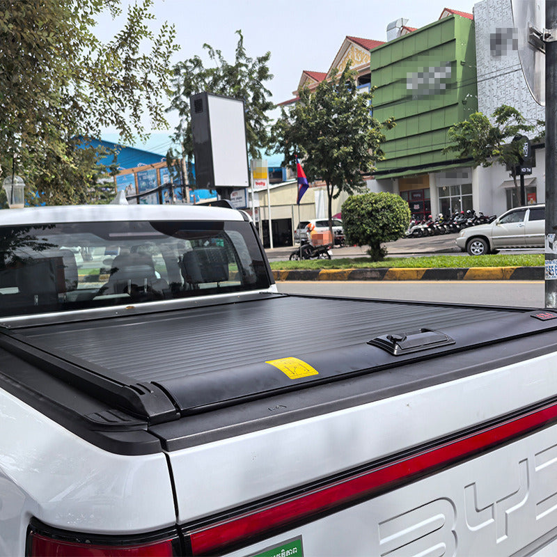 Side view of the roller lid tonneau cover on a white BYD Shark 6
